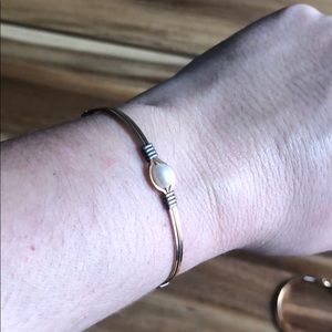 🛑sold🛑Dainty gold plated bracelet with single pearl.